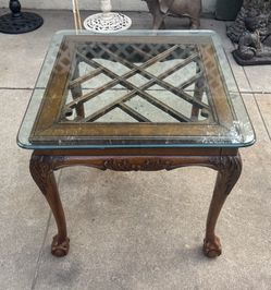 Beautiful Chippendale-Style Glass Top Carved Mahogany Accent Table with Ball & Claw Feet 