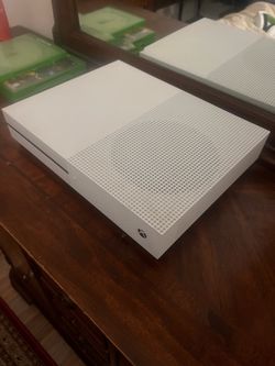 Xbox One S + 3 Games + Mineral Camo Controller