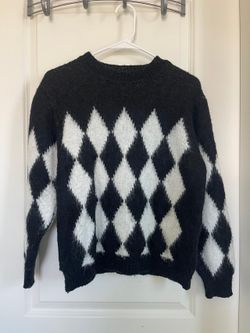 Chic Black and White Diamond Pattern Sweater