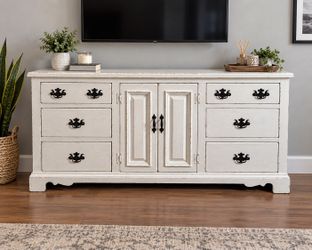 Vintage dresser / TV bench