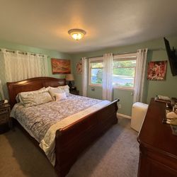 Lovely bedroom set - King Size