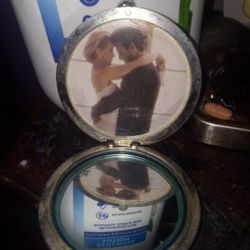 1942 Pictures Or Powder And  Mirrior Ventage 