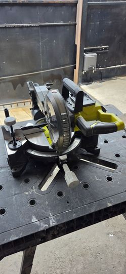 Ryobi 18V Cordless 7-1/4 in. Compound Miter Saw
