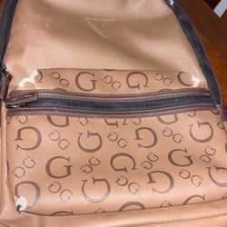 Coach bag used not dirty, a little bit of tears in the corner, but besides that good Coach bag used not dirty, a little bit of tears in the corner, bu