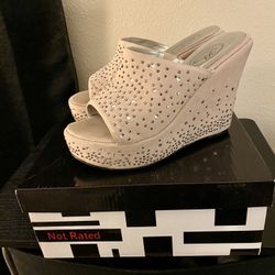 Beautiful Womens Light Tan 4in Wedges w/  Embedded Rhinestones 