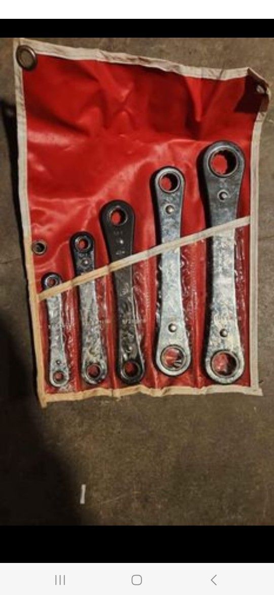 Ratcheting Wrench Set