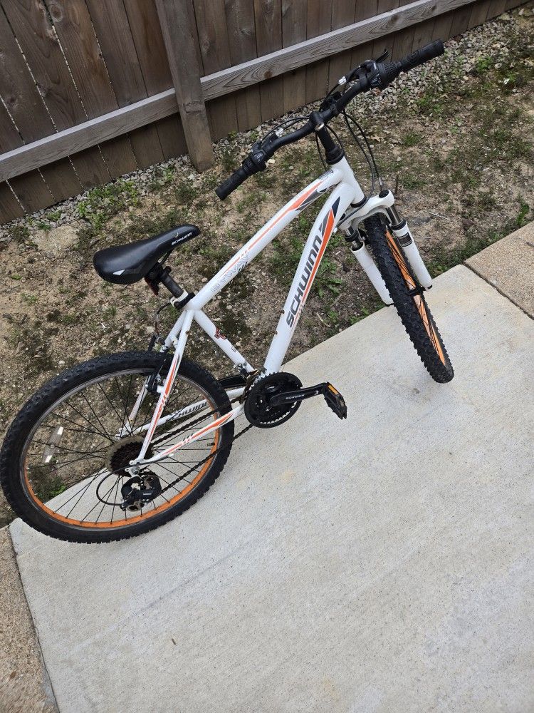 24 inch Schwinn Byway Bicycle