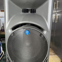 Pair MACKIE SRM 450 Speakers In Excellent Condition 