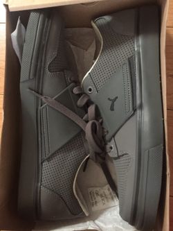 Brand new Puma Men’s sneaker steel gray US size 9 35310129