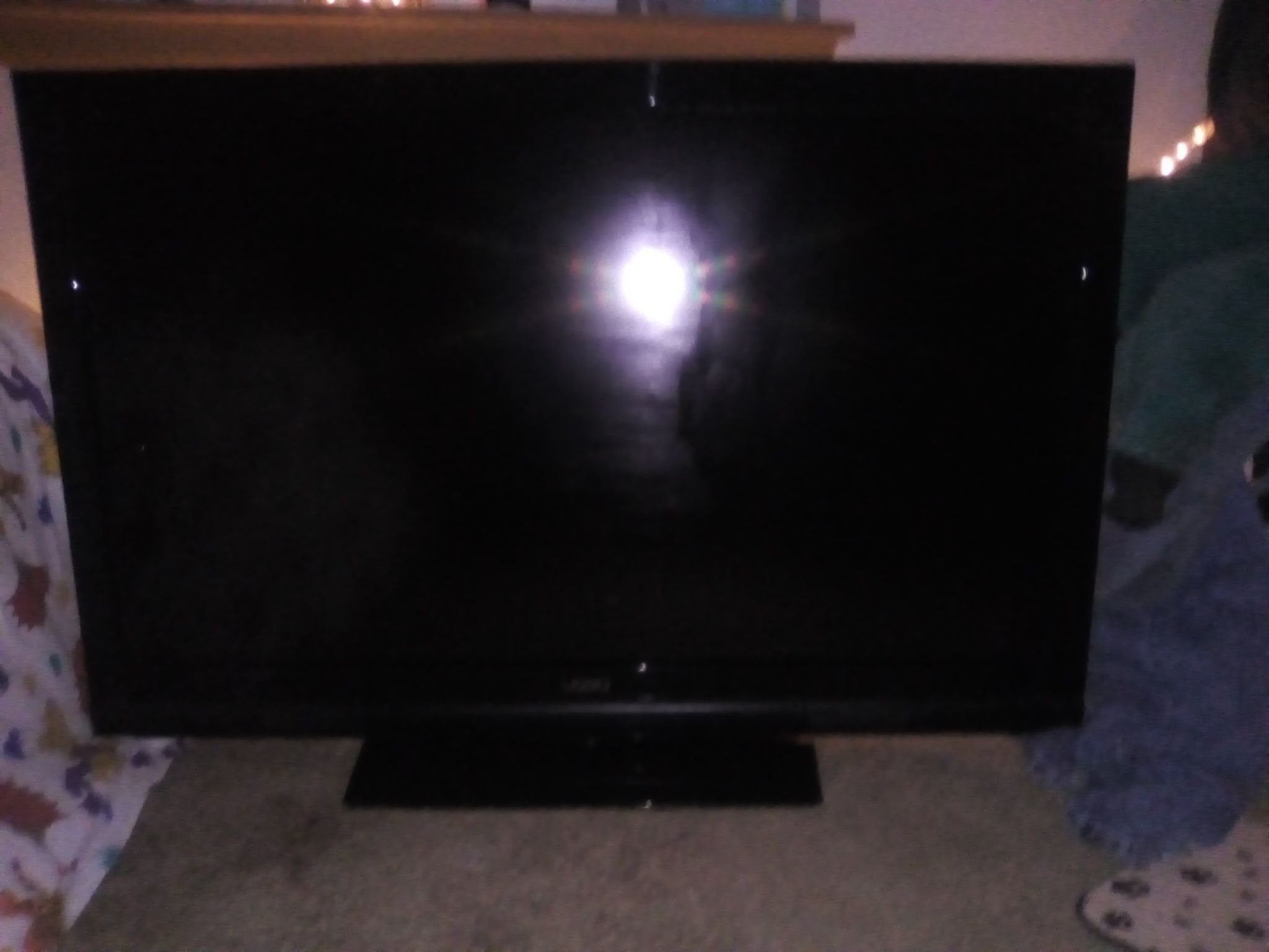 VIZIO E422VA 42-Inch LCD 1080p HDTV with VIZIO Internet Apps, Black