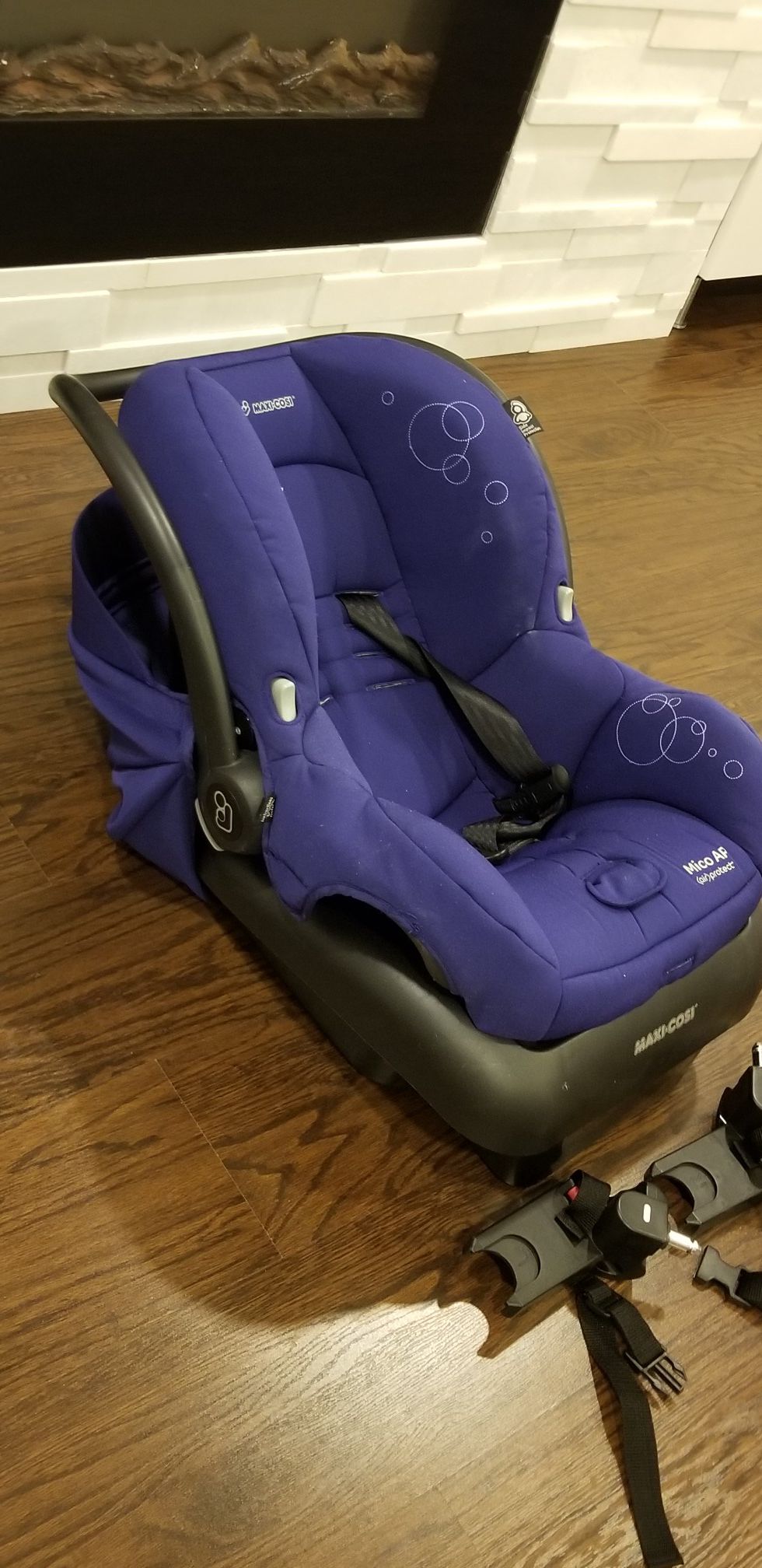 Baby car seat Maxi cossy $20
