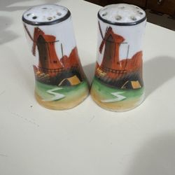Vintage Windmill Salt Pepper Shakers JAPAN 