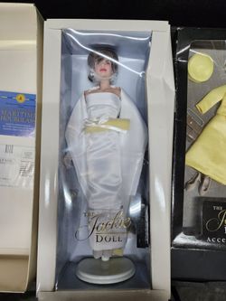 Franklin Mint The Jackie Doll Jacqueline Kennedy Vinyl Portrait Doll & French State Visit Outfit Lot