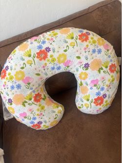 Boppy Nursing Pullow