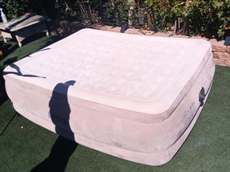 22" Queen Size Air Mattress with Air Pump