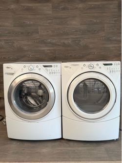 Whirlpool washer and gas dryer laundry set