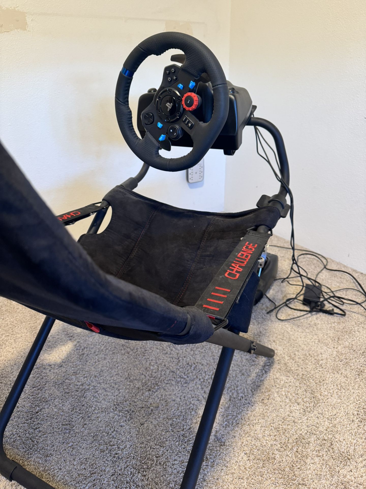 Logitech G29 Steering Wheel and Pedals Playseat Challenge Sim Racing Cockpit