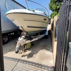 1999 Searay 215 Express cruiser