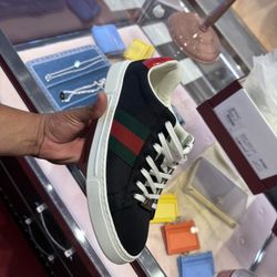 Mens Gucci black and red Ace Sneakers. Men UK size 8 or US size 9/9.5