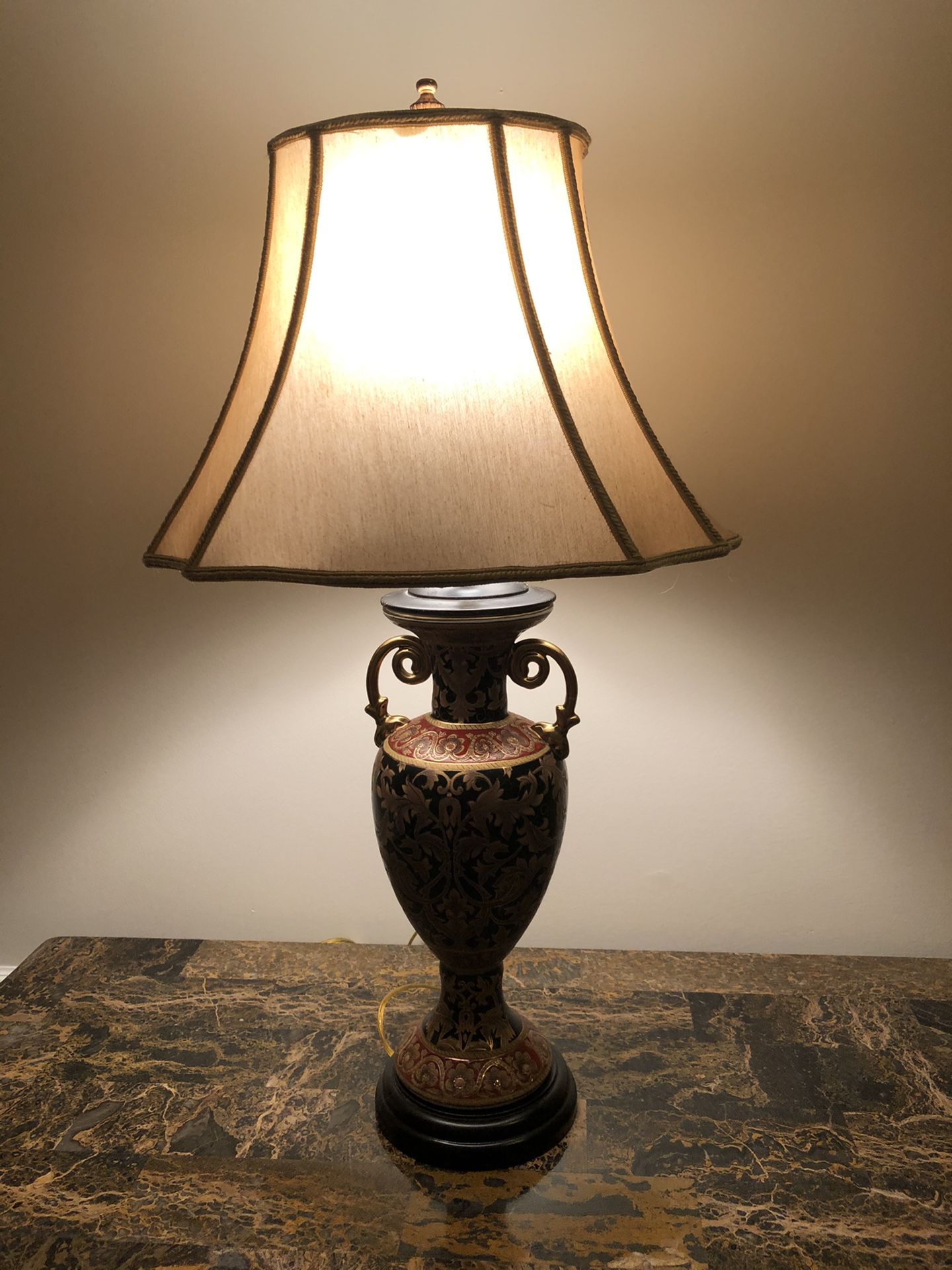 Ceramic 31 inch Lamp can use a 3 way bulb