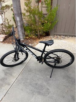Trek Marlin 5 Mountain Bike – 27.5” Wheels – Good Condition