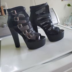 High Heels 👠 Size 9 New 