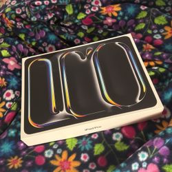 SEALED IPAD PRO 13 INCH 256GB WIFI+CELLUAR