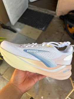 Brooks women’s