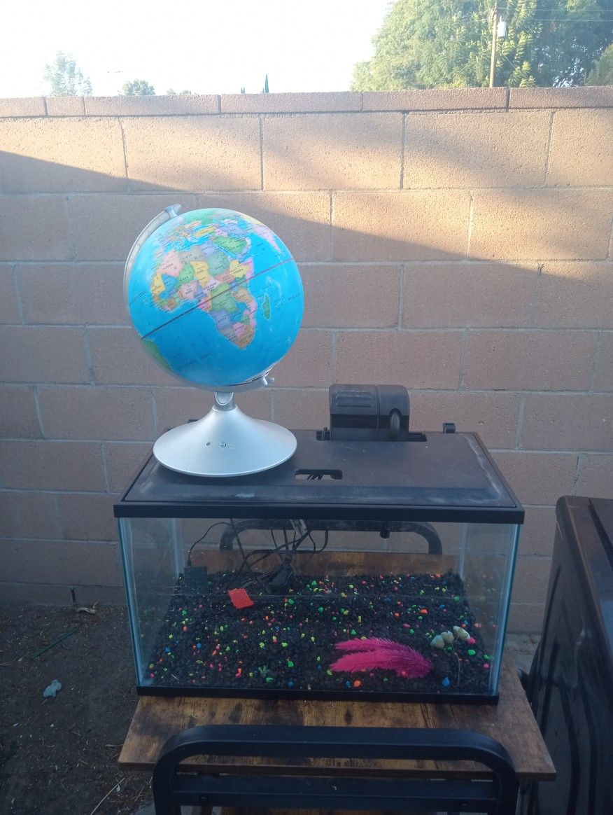 Fish Tank And Globe 75$ Obo
