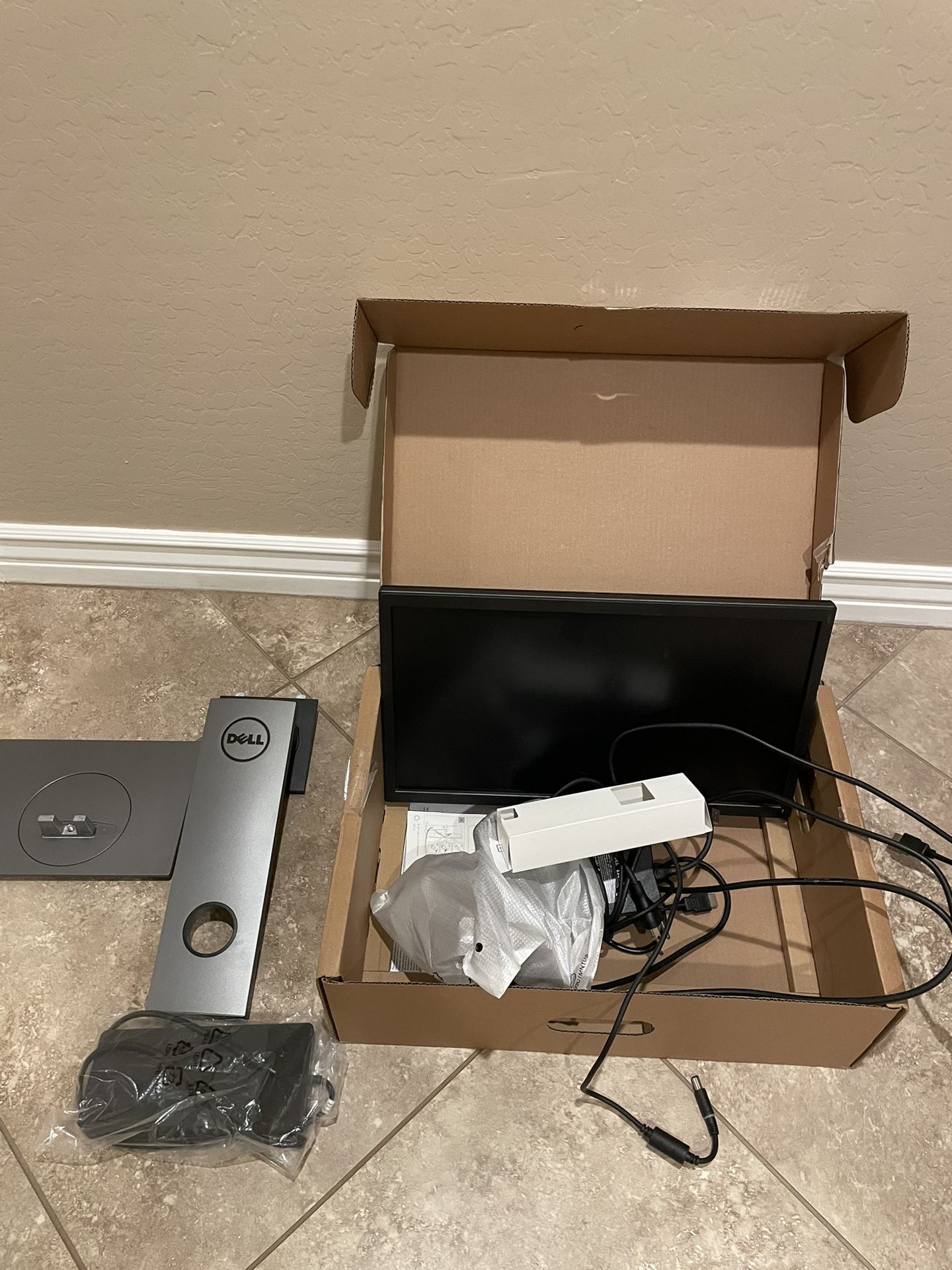 Dell P2018 Monitor New.