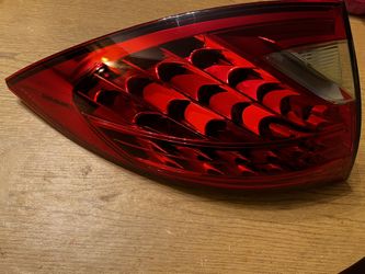Porsche Cayenne Tail Light