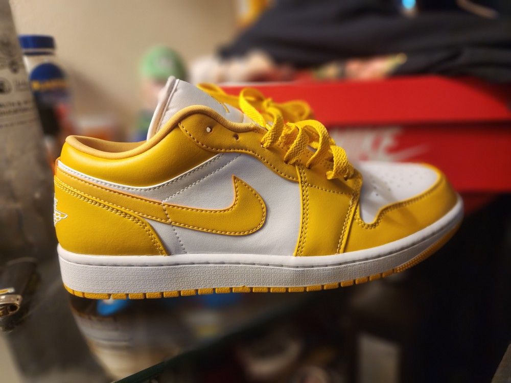 Air Jordan One Pollen Yellow And White