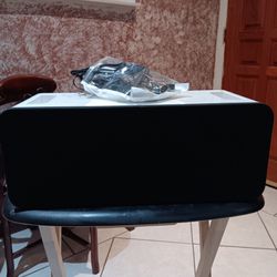 I-POD APPLE WITH BLUETOOTH ALL CABLES AUX IN  VERY GOOD EN PERFECTA CONDICION Y SUENA DURISIMO