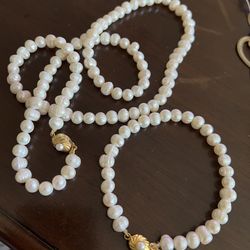 Vintage Natural Pearls Necklace and bracelet