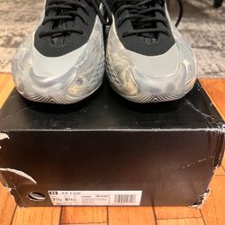 Gently Worn AEs Size 7.5 Men