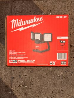 M18 18-Volt Lithium-Ion Cordless 4500 Lumens ROVER Dual Power Triple-Panel Flood & Area Light (Tool-Only)