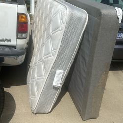 Queen Bed And Box Spring 