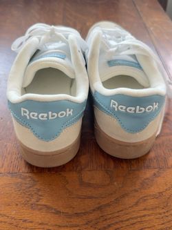 Reebok Retro Sneakers Gum Sole – Size 8