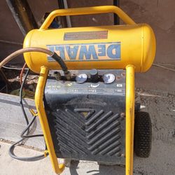 DeWalt 200psi Air Compressor W/ Wheels For Easy Mobility Ready For Use $120 Obo