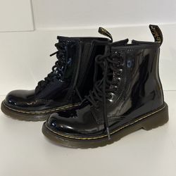 Dr. Martens- Junior Size 2US