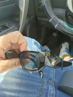 Sunglasses / Prada