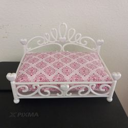 American Girl Princess Pet Bed