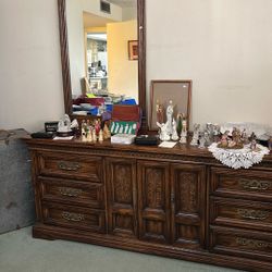 Dresser With Mirror