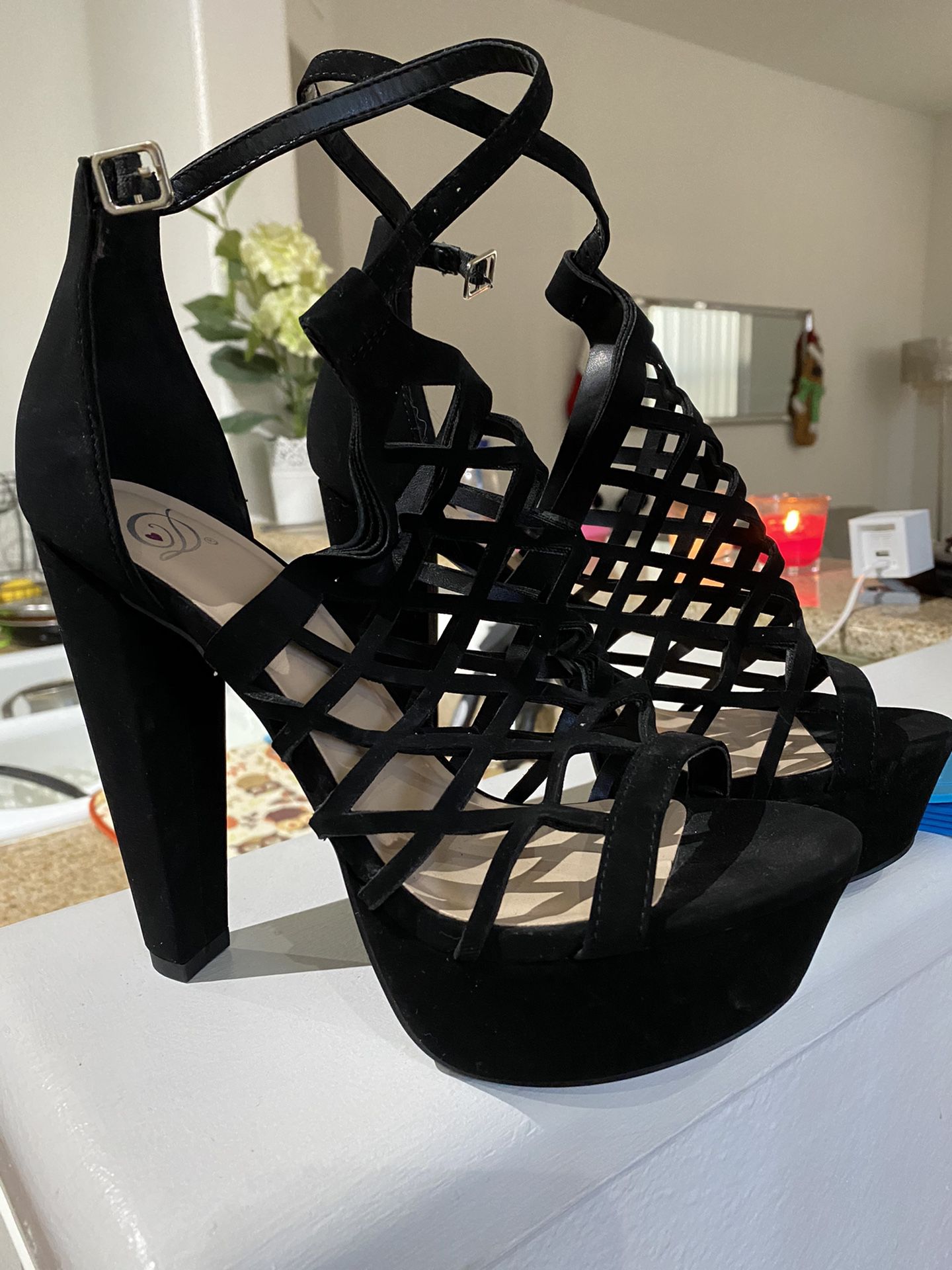 Beautiful high heels. NEW size 9