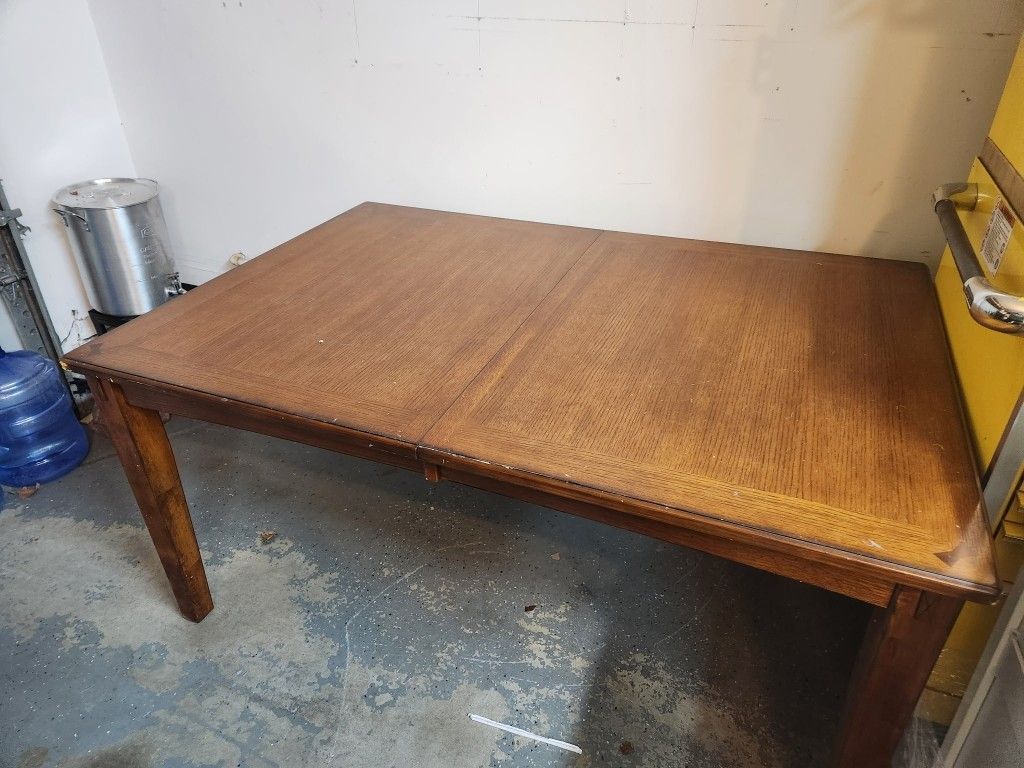 Nice Dining Room Table And 6 Nice Padded Chairs