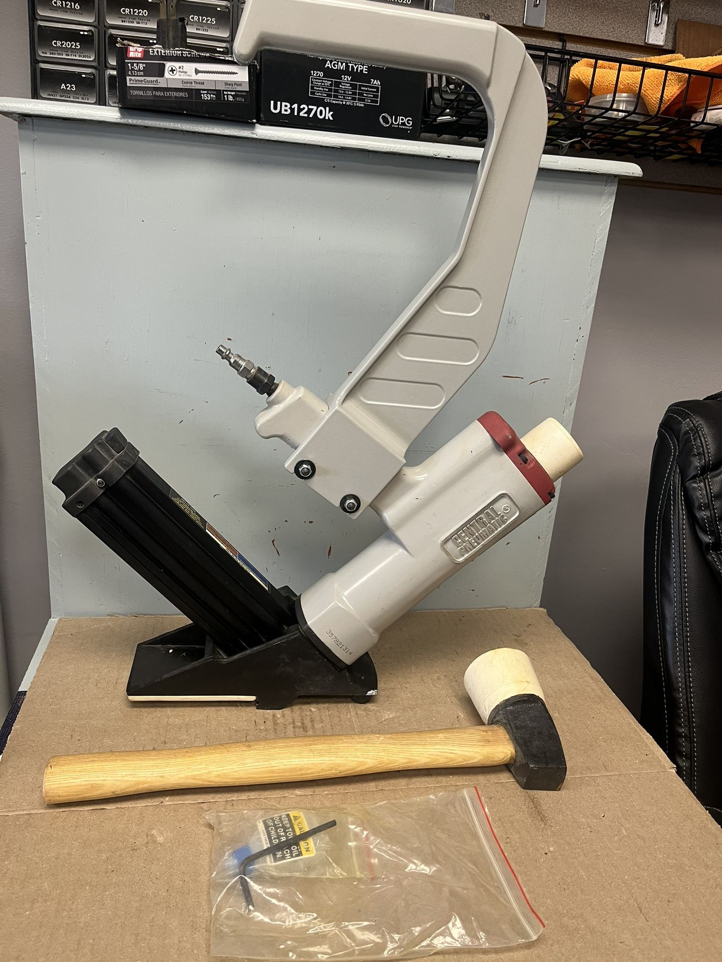 Central Pneumatic 2 In 1 Air Flooring Nailer 90Psi Model 97586