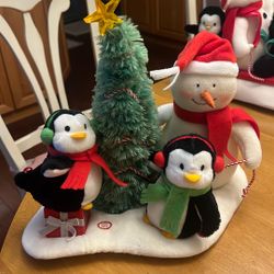 Hallmark Christmas Snow Man Two Penguins Tree‏