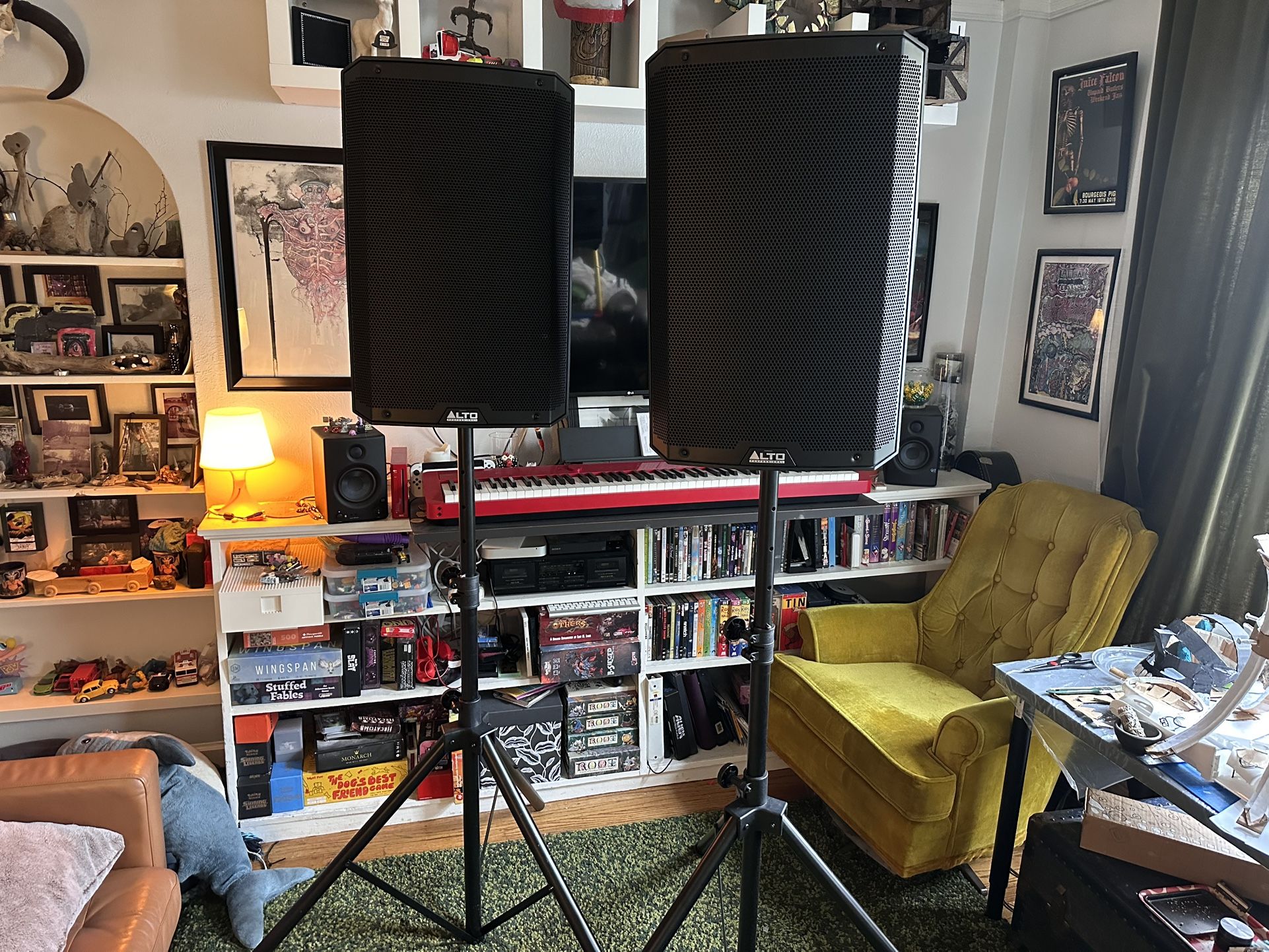 Powered PA Speakers With Stands