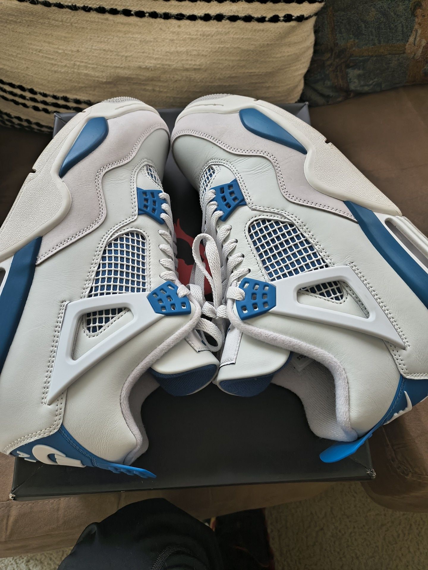 Jordan 4 military blue size 10 (NO TRADES PRICE IS FIRM)