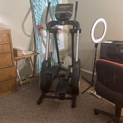 NordicTrack FS10i  Freestride Trainer